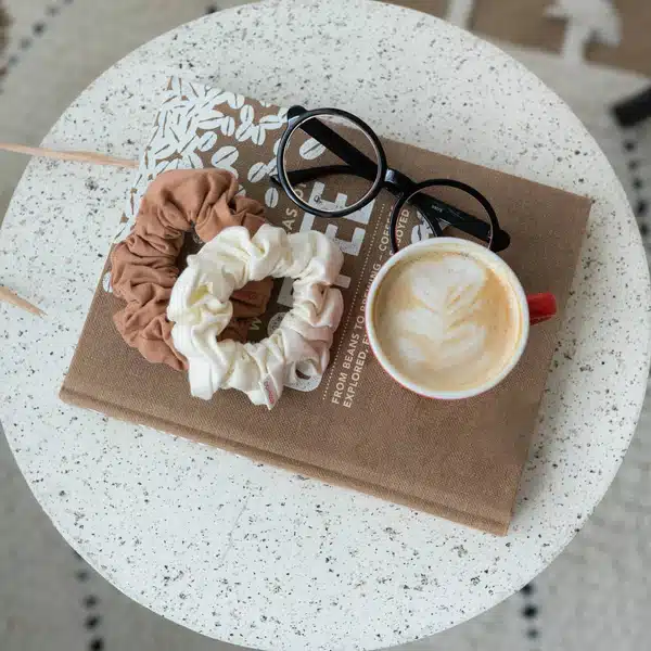 Hår scrunchie Cappuccino – øko og plastfri – 2 stk - Image 3