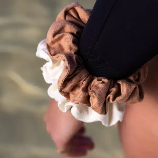 Hår scrunchie Cappuccino – øko og plastfri – 2 stk - Image 4