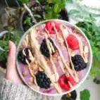 Banan-Haskapa smoothie bowl