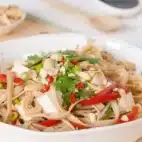 Glutenfri Pad Thai salat m. brune ris nudler